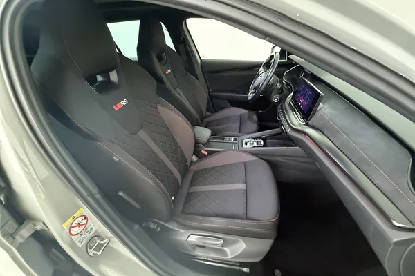 Skoda Octavia SW RS PHEV (2021) — foto 2 van 28