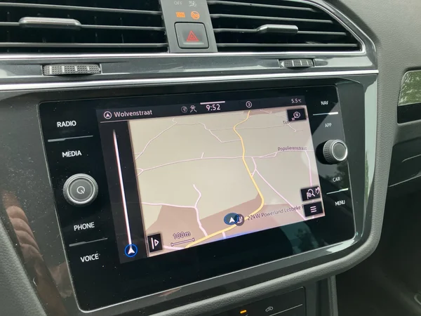 VOLKSWAGEN Tiguan eHybrid (PHEV) (2023) — foto 17 van 24