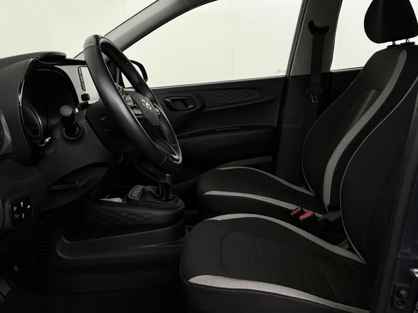 HYUNDAI i10 (2022) — foto 2 van 24