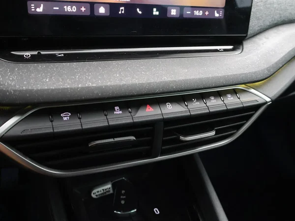 SKODA Octavia Combi (2025) — foto 10 van 25