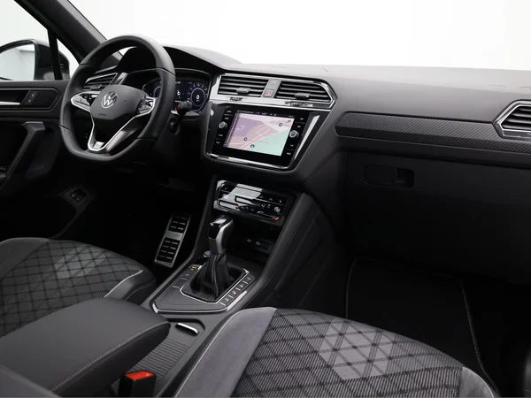 VOLKSWAGEN Tiguan (2023) — foto 16 van 22