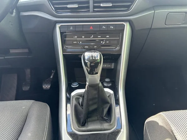 VOLKSWAGEN T-Roc (2023) — foto 3 van 17