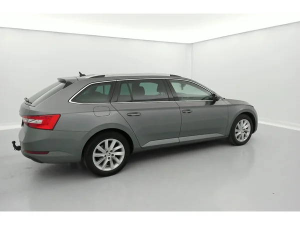 SKODA Superb Combi (2021) — foto 31 van 36