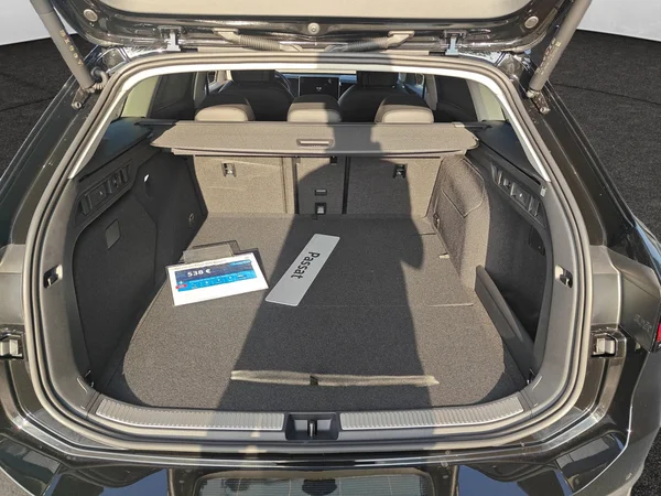VOLKSWAGEN Passat Variant eHybrid (PHEV) (2025) — foto 8 van 16