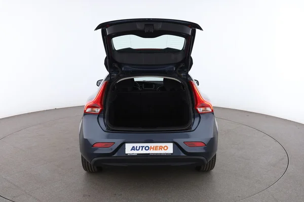 Volvo V40 (2019) — foto 7 van 16