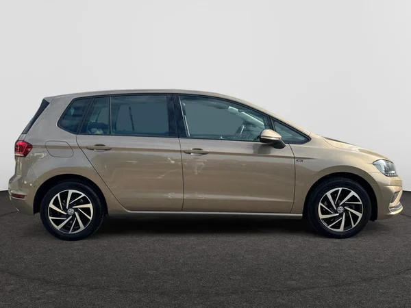 VOLKSWAGEN Golf Sportsvan (2018) — foto 9 van 22