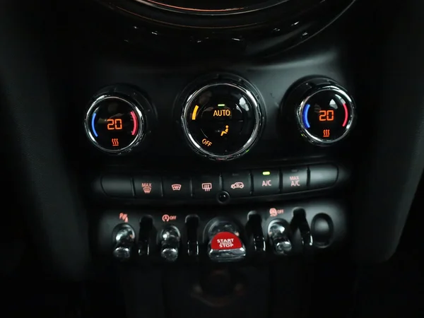 MINI One (2022) — foto 9 van 39