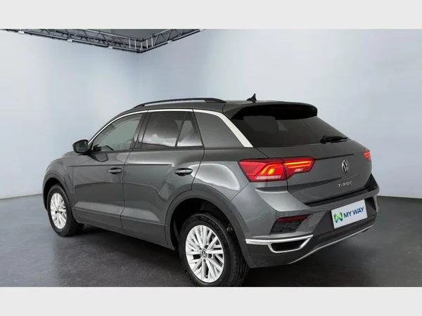 Volkswagen T-Roc (2021) — foto 25 van 28