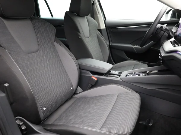 SKODA Octavia Combi PHEV (2024) — foto 11 van 20
