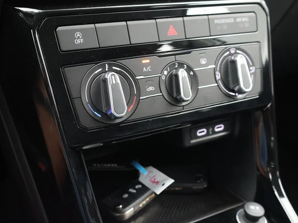 VOLKSWAGEN T-Cross (2025) — foto 13 van 23