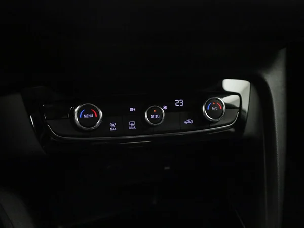 Opel Corsa-e (2023) — foto 10 van 36