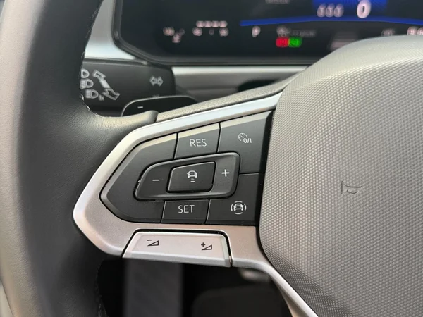 VOLKSWAGEN T-Roc (2025) — foto 3 van 19