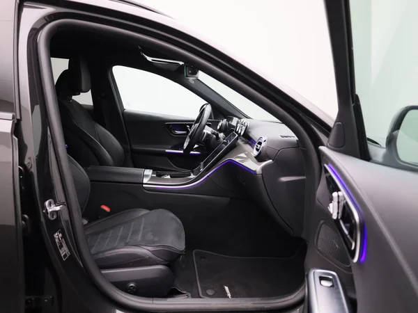 Mercedes-Benz C-Klasse (2023) — foto 44 van 60