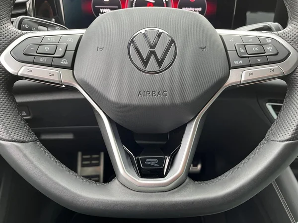 VOLKSWAGEN Tiguan (2025) — foto 6 van 18