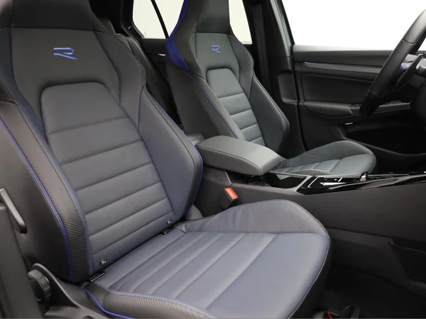 VOLKSWAGEN Golf VIII R (2026) — foto 18 van 23