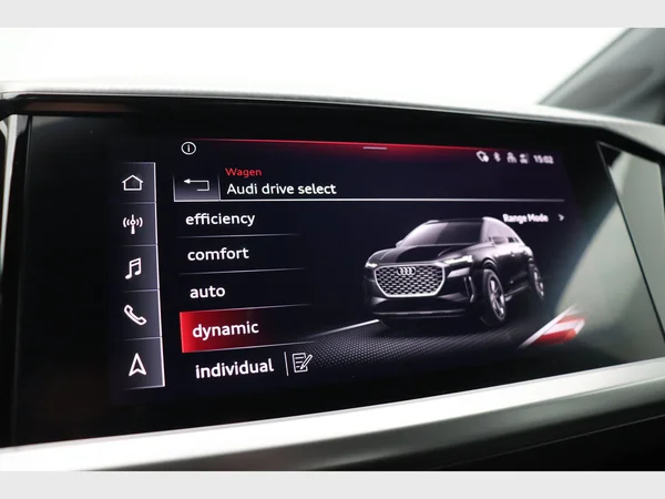AUDI Q4 e-tron (2021) — foto 13 van 31