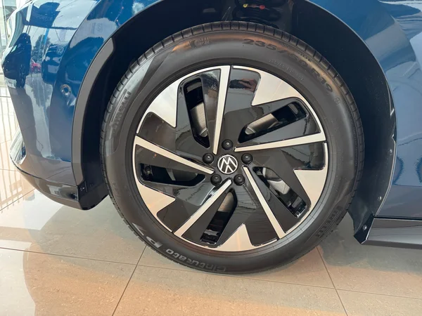 VOLKSWAGEN ID.7 Tourer (2025) — foto 16 van 23