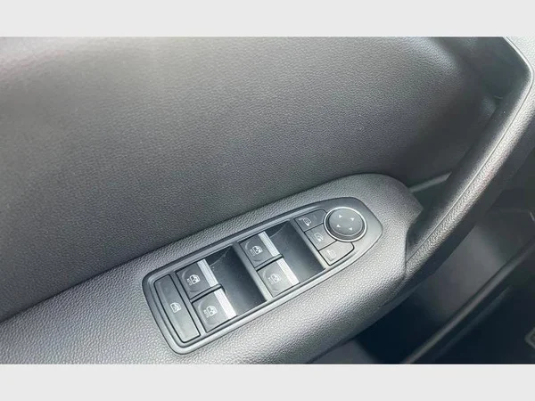 Renault CAPTUR (2020) — foto 11 van 32