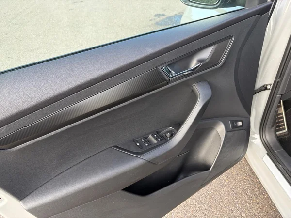 SKODA Karoq (2025) — foto 6 van 24
