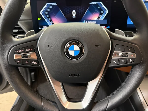 BMW 318 (2022) — foto 7 van 30