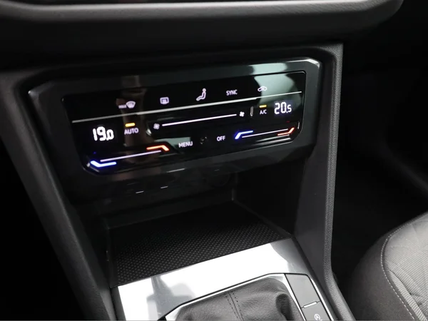 VOLKSWAGEN Tiguan (2022) — foto 8 van 21