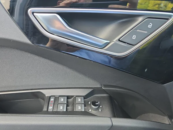 AUDI Q4 e-tron (2025) — foto 7 van 21