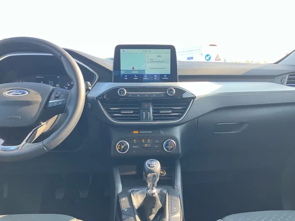 FORD Kuga (2024) — foto 8 van 24