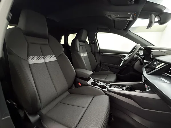 AUDI A3 Sportback (2025) — foto 16 van 18
