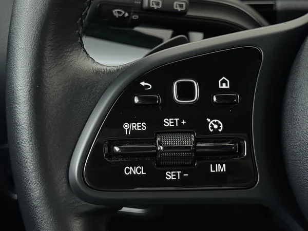 MERCEDES GLA 180 (2023) — foto 9 van 29
