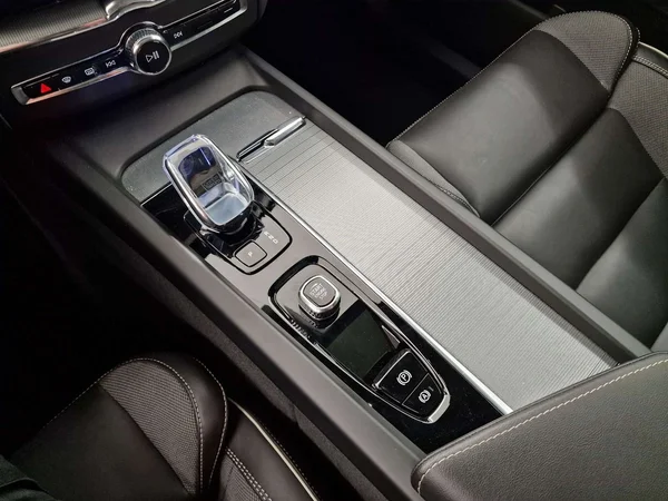 Volvo XC60 (2025) — foto 10 van 18