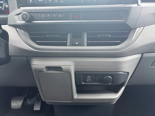 VOLKSWAGEN E-Transporter T7 32 Caravelle Swb (2025) — foto 13 van 16