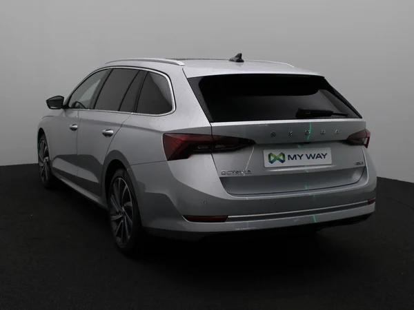 SKODA Octavia Combi (2025) — foto 2 van 26