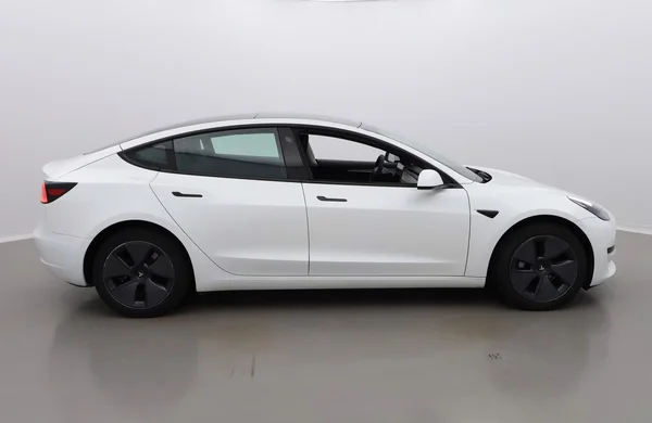 Tesla Model 3 (2023) — foto 41 van 44