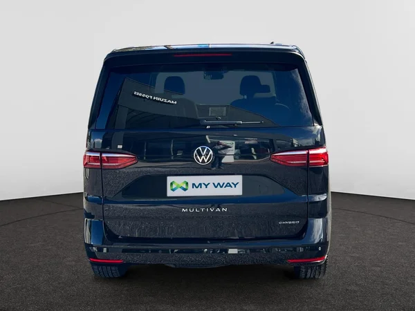 VOLKSWAGEN Multivan T7 eHybrid (PHEV) (2023) — foto 13 van 18