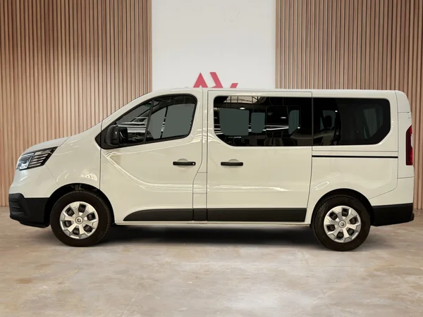 Renault Trafic (2023) — foto 29 van 29