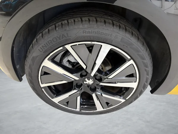 Peugeot 208 (2021) — foto 3 van 20