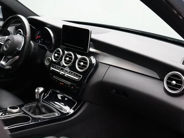 Mercedes-Benz C-Klasse (2016) — foto 19 van 29