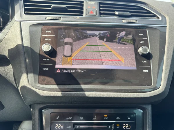 VOLKSWAGEN Tiguan (2022) — foto 4 van 23