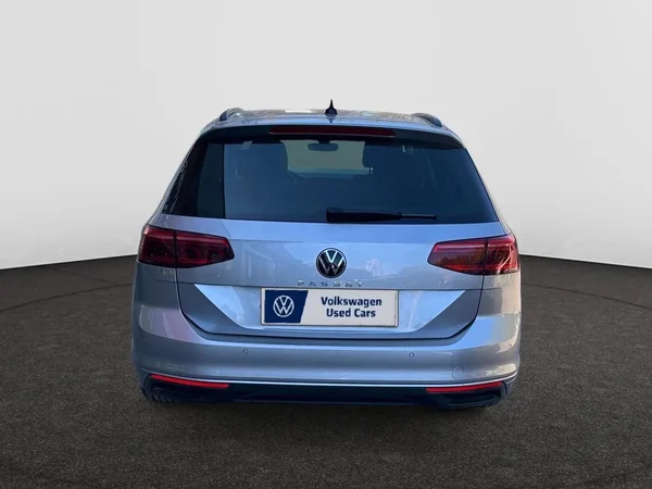 VOLKSWAGEN Passat SW (2024) — foto 10 van 13