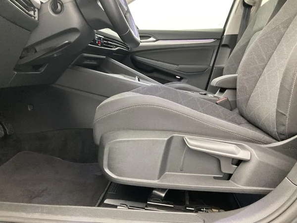 VOLKSWAGEN Golf VIII SW (2022) — foto 22 van 35