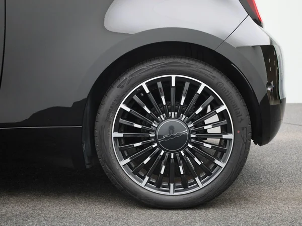 Fiat 500C (2023) — foto 5 van 40
