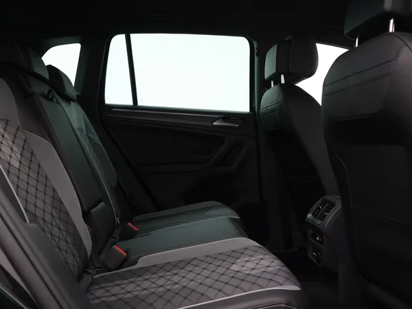 VOLKSWAGEN Tiguan (2022) — foto 2 van 27