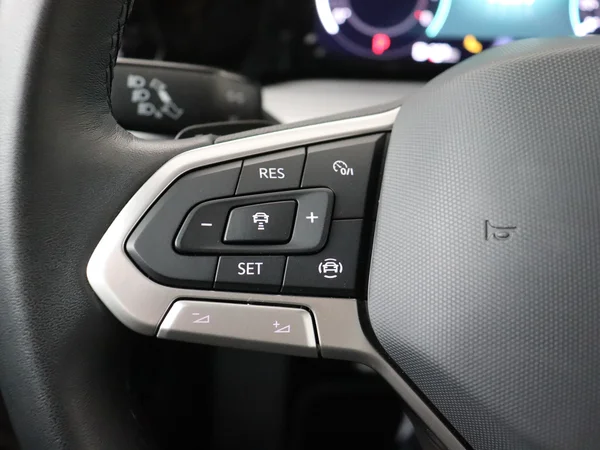 VOLKSWAGEN Golf (2024) — foto 9 van 24