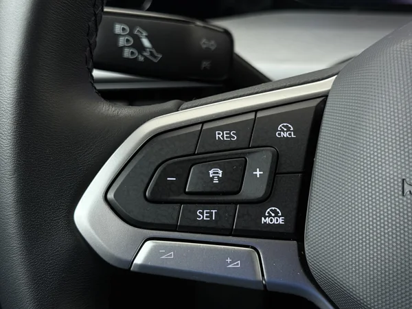 VOLKSWAGEN Golf Variant (2025) — foto 9 van 29