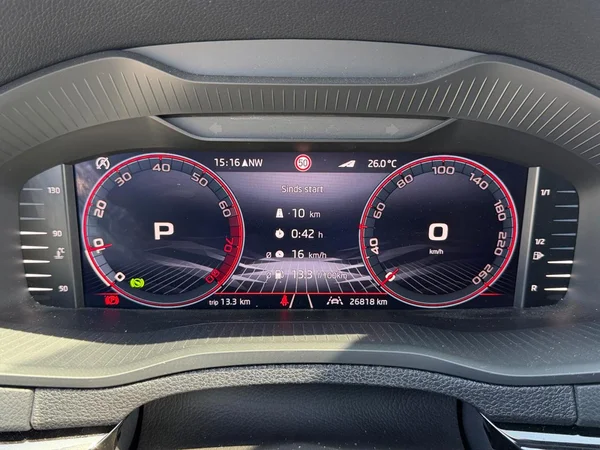 SKODA Karoq (2025) — foto 2 van 23