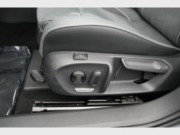 VOLKSWAGEN Passat SW (2025) — foto 6 van 33