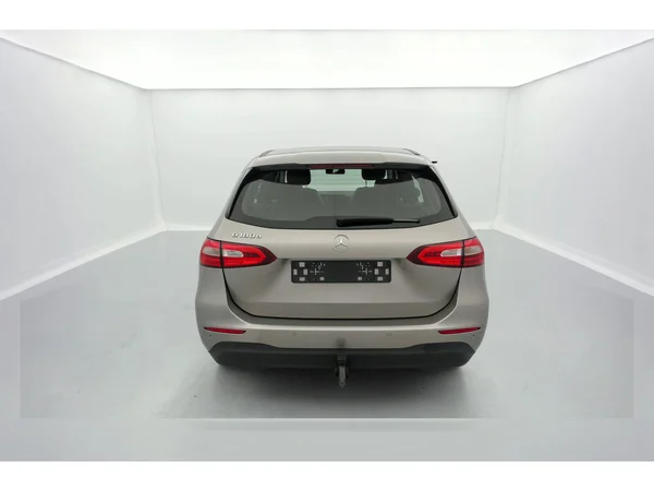 MERCEDES-BENZ B 180 (2020) — foto 4 van 36