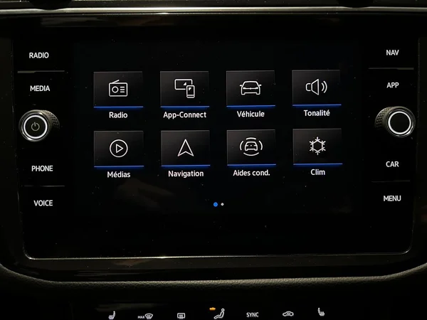 VOLKSWAGEN Tiguan (2022) — foto 4 van 22