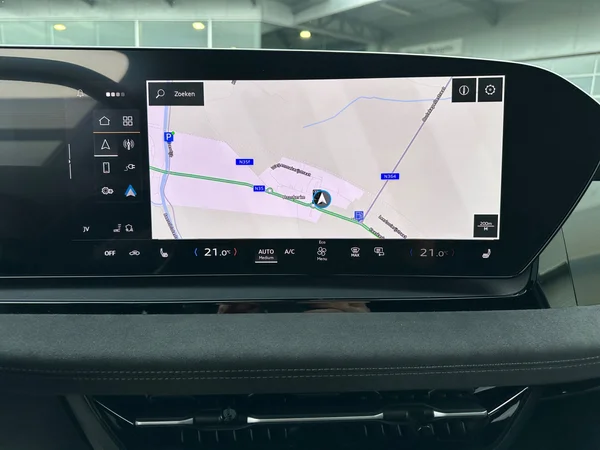AUDI Q6 e-tron (2025) — foto 4 van 23