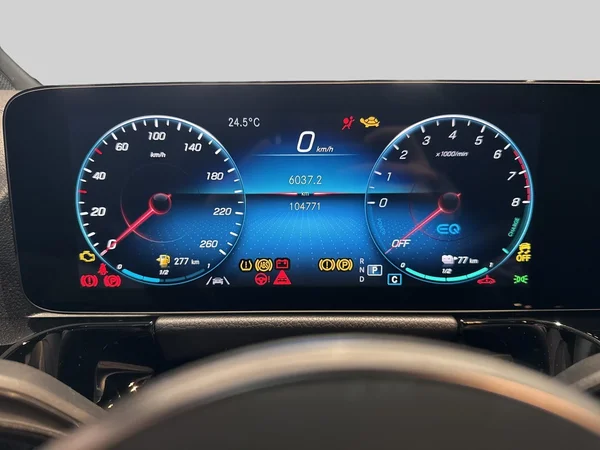 Mercedes-Benz GLA (2022) — foto 3 van 21